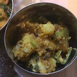 NEPALI CUISINE HUNGRY EYE Dine & Bar - ミックス野菜（ジャガイモと青菜等）のフレッシュアチャール（漬物？）