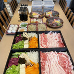 味 らく田 - 料理の全容、あぐー豚しゃぶ、チラシ寿司