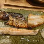 大衆食堂 てんぐ大ホール - サバの一夜干し、真ほっけの一夜干し、サーモンハラス焼き／脂が乗って激うま