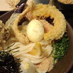 本格手打うどん 大河 - ぶっかけうどん、（竹輪天、半熟玉子天、舞茸天、南瓜天、鶏天、茄子天、とろろ付き）（アップ）