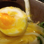 本格手打うどん 大河 - 半熟玉子天（中身）