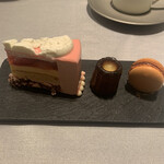 ASAHINA Gastronome - 苺ムースケーキ、カヌレ、マカロン