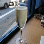 La Prima Pagina - 先ずは辛口スパークリングワイン♪