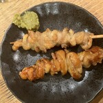 230408土　福岡　立ち吞み酒場 よかたい デイトス店　ぐるぐる鶏皮塩、たれ各165円