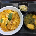 なか卯 - 親子丼(並)、みそ汁·京風つけものセット