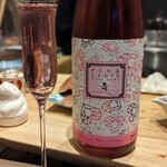 飯倉 からき - 是非私に飲んでほしいと出されたお酒　見た目はステキだけど味はふつう笑