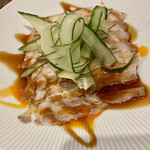 中華 本田 - 豚バラの蒸し物をピリっと甘辛なソースときゅうりで