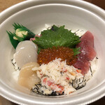 藍屋 - 料理写真:5種の彩り海鮮丼2100⭐️おすすめ❗️