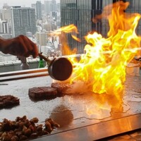 ニュー松坂 梅田32番街店 - ランチでは通常フランベしないそうですが、夜メニューなのでしてくださったよう。動画も取れるように事前に説明があります(^-^)