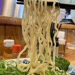 中華蕎麦 春馬 - 啜りごこち最高の中太ちぢれ麺をリフトUP⤴️