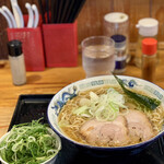 中華蕎麦 春馬 - 朝ラー（醤油）750円に九条ねぎトッピング150円