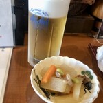 Izakaya Kashin - 「生ビール(中)」(550円)とお通し