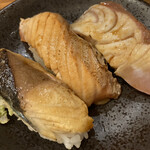 地酒と道産食材 一笑 - 燻製炙り寿司三種