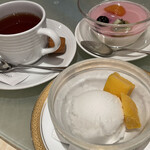 中国料理 四川 - デザートのライチシャーベットと杏仁豆腐と、ホットティー