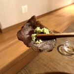 和牛焼肉 布上 - 牛タタキは弾力が心地良く山葵でいただきます❗️