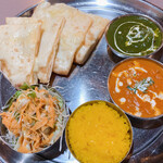 インド＆ネパールレストラン ニューマハラジャ - チーズナン