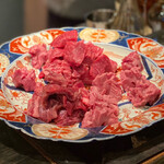 雄三郎 - カットされたタンとハラミ