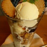 けや木 - けやきパフェ480円(増税後500円)