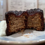 イレール人形町 - 【カヌレ】ハード系の食感 添え付けのクリームも良い味