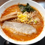 Menta - ピリ辛みそラーメン 中盛(880円也) ピリ辛さがちょうどいい♪