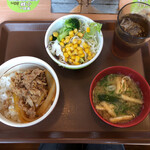 すき家 - 【ランチセット】ミニ牛丼、サラダ、味噌汁　500円