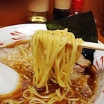 中華そば 吾衛門 - 中細麺。