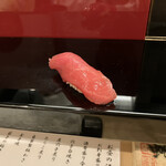 蛇の市 - マグロ赤身。私は基本的にマグロは赤身が好きで美味かったが、今日は大トロ漬けの前に霞んだ。しゃーない。