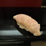 蛇の市 - 漬けマグロの大トロ。反則級の美味さ。