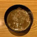 麺吉 - 濃厚つけ麺 ¥880 のつけ汁