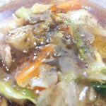 進来軒 - 胡椒、ラー油いっぱい