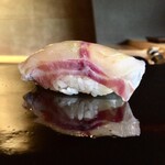 鮨 三心 - 鶏魚(イサキ)