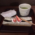 鮨 三心 - 苺大福、煎茶