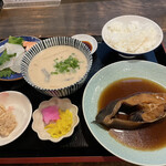 うどん えんどう - 煮魚定食(刺身を追加で注文)