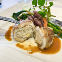 Bistro東進堂 - 【メイン】
                    鳥ミンチのマトウダイ包み焼き　ブイヤベースソース
                    ホタルイカを添えて