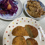 ごはんとおそうざい LINDA - 実家でいただきました。コロッケはじゃがいも、挽肉、人参、小松菜、玉葱⁈が確認できました。