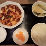 東京情熱餃子 - 先に配膳された麻婆豆腐セット