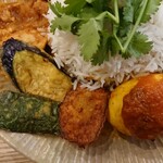 Soumya's Kitchen - ゆで玉子のスパイスマリネとパコラ(にんじん・ピーマン・なす)