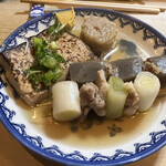 おでん 十七八 - 焼き豆腐、ねぎま、こんにゃく、シュウマイです