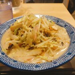 Jige Mon Champon - 白ちゃんぽん　次はないな　改善するべき　食べ終わると会計してすぐお店から出そうとするのはいたたまれない。誰も並んでないのに接客が雑