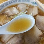 松食堂 - 豚骨ベースのスープ