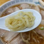 松食堂 - 曽我製麺の中太麺