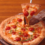 新鮮番茄的瑪格麗特披薩Pizaa