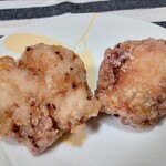 Kawasaki Torikaraage Sembaiten - 左ニンニク、右柚子こしょう