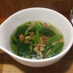 キッチン ブルー グローブ - ほうれん草スープのアップ！