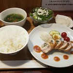 キッチン ブルー グローブ - 鶏肉とホワイトアスパラのパロンティーヌ　ブラッドオレンジソース