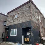 四季 武むら - 店舗外観。住宅街の中の「普通の戸建て」なので目立たず。