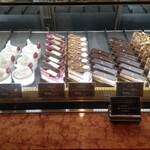 レタンプリュス - ケーキビュッフェだったら別腹発動で全種食べたい…（笑）