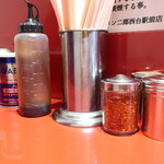 ラーメン二郎 - 卓上調味料
