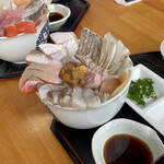 Maruken Suisan - 海鮮炙り丼1,760円　うにめし300円　うにのせ660円 トータル2,720円