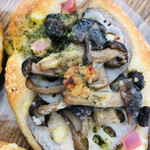 ア・ビアント - レンコンとキノコのバジルソースがけ